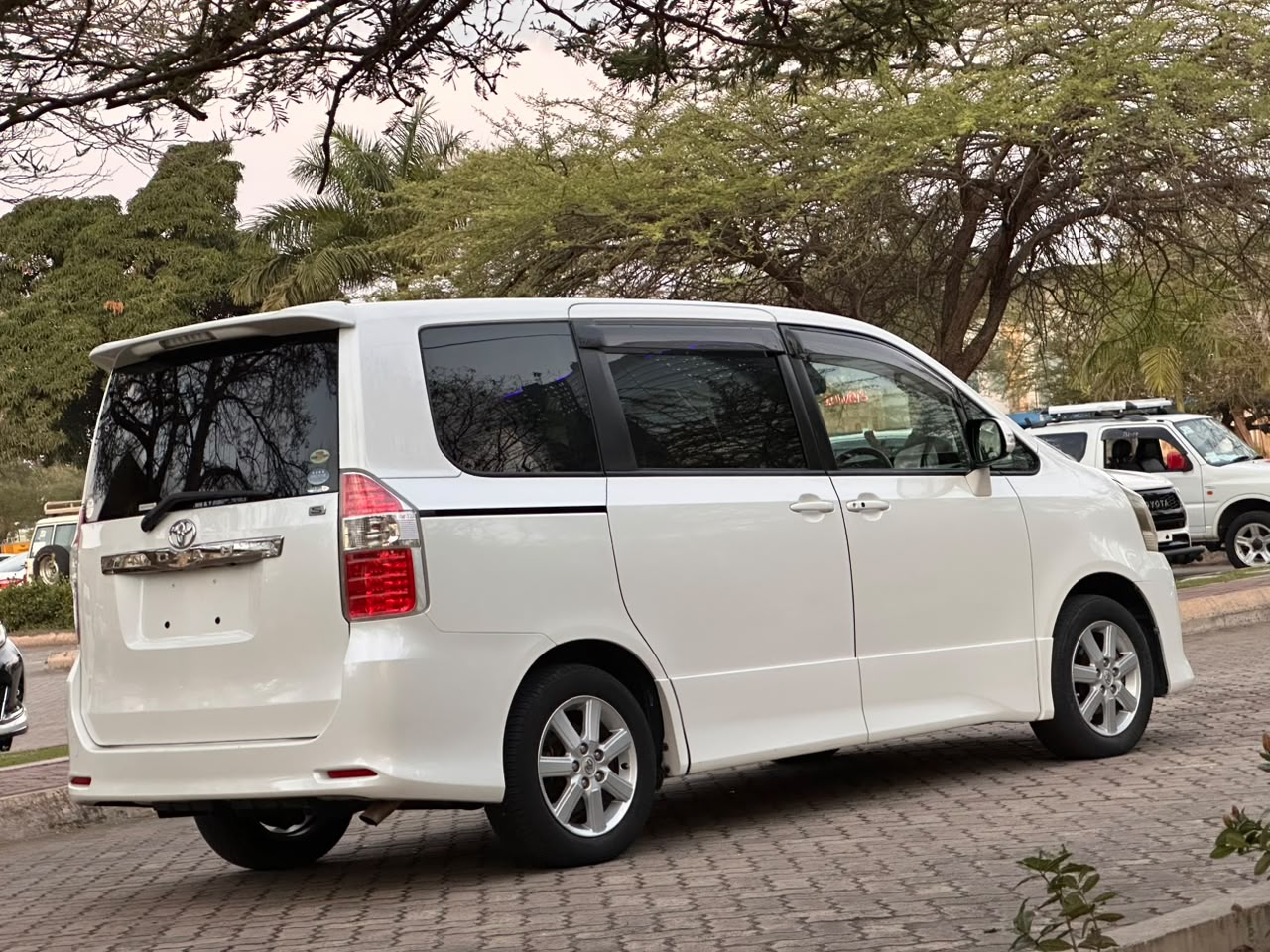 TOYOTA NOAH CHASSIS thumbnail 8